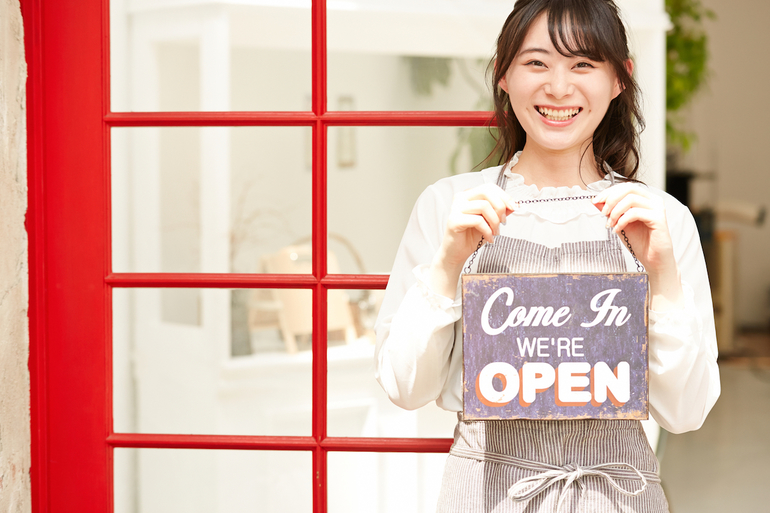 飲食店のロゴの作り方>
</picture>
</div>
</div>

<p>飲食店のロゴ作成は、以下の3つのステップを踏んでデザインを検討しましょう。</p>

<div class=