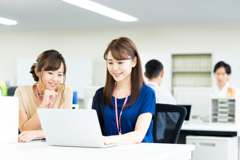 おしゃれなロゴの事例をたくさん見る