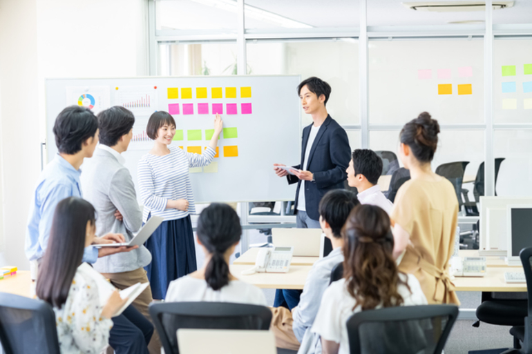 納期に合わせてスムーズにロゴを作るには？