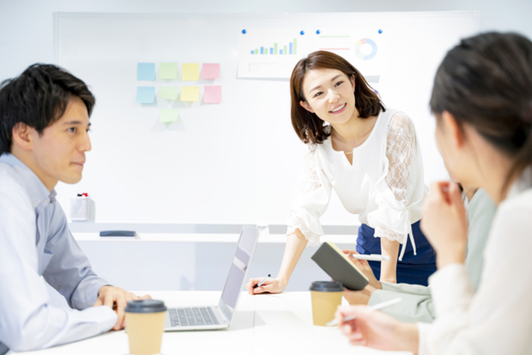 サービス業のロゴ作成方法は？