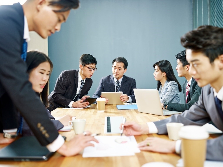 ロゴの色を複数組み合わせる場合
